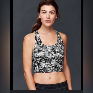 Gap reversible sports crop top size medium